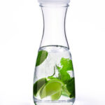 Carafă cu capac, capacitate 1 litru, Ø10 x H26,5 cm