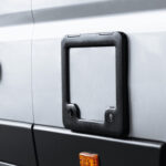 Buton magnetic negru pentru Service Door 3 de la Thetford